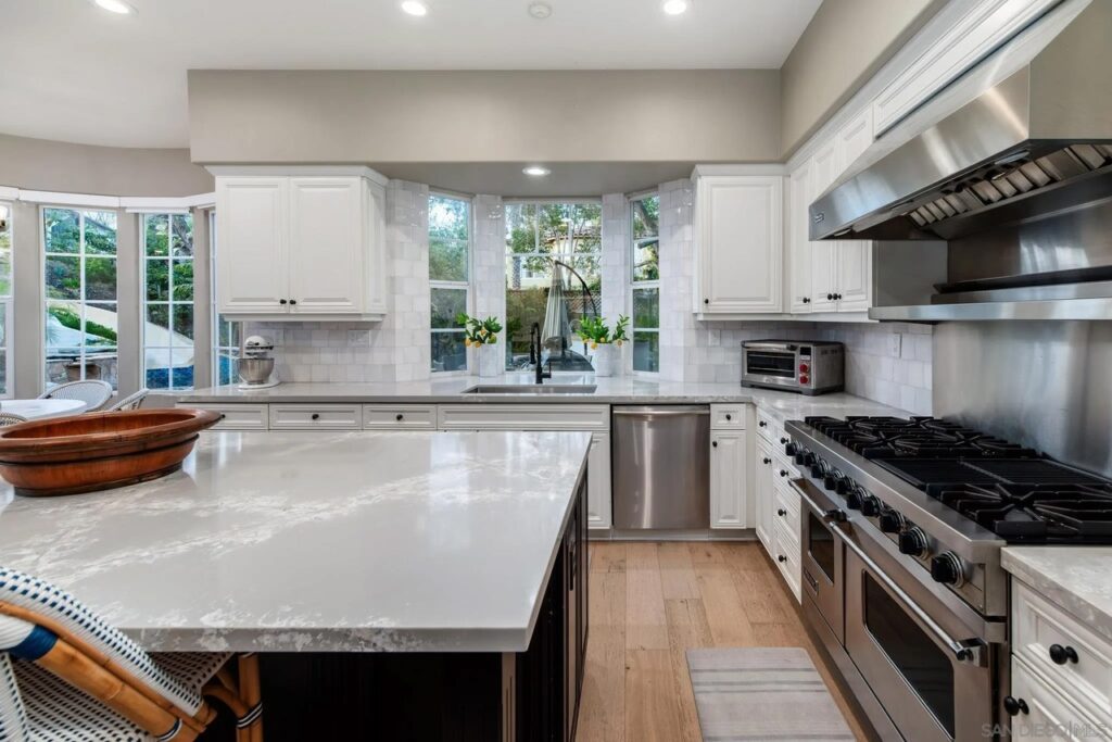 Photo 9 of 23 for 5012 Seagrove Cv